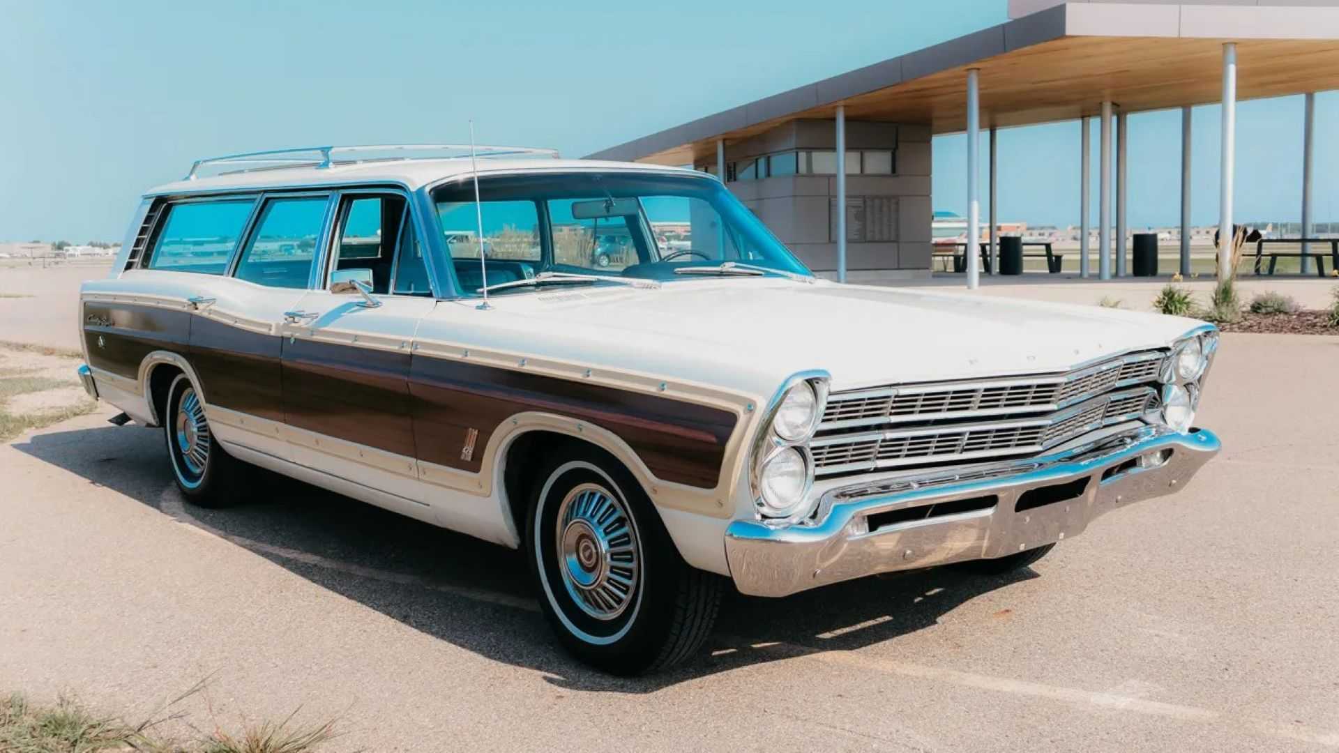 1967 Ford Country Squire 428 front three quarter pic