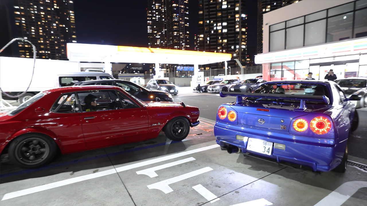Nighttime auto meetup at a Tokyo convenience store