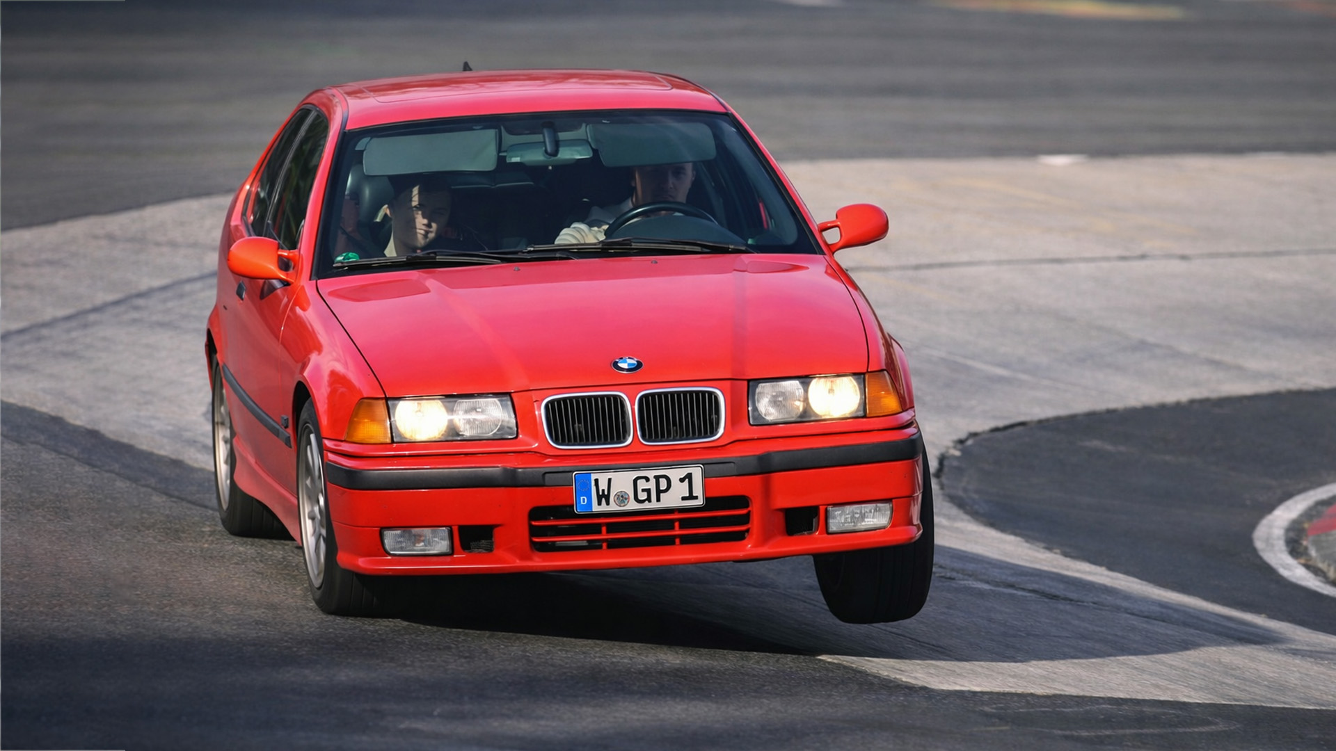 BMW E36 Dramatic Close Call And Driver Save Nürburgring Track