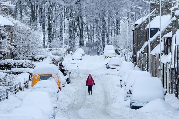 UK snow maps show giant 597-mile blizzard to bury 11 cities - full list
