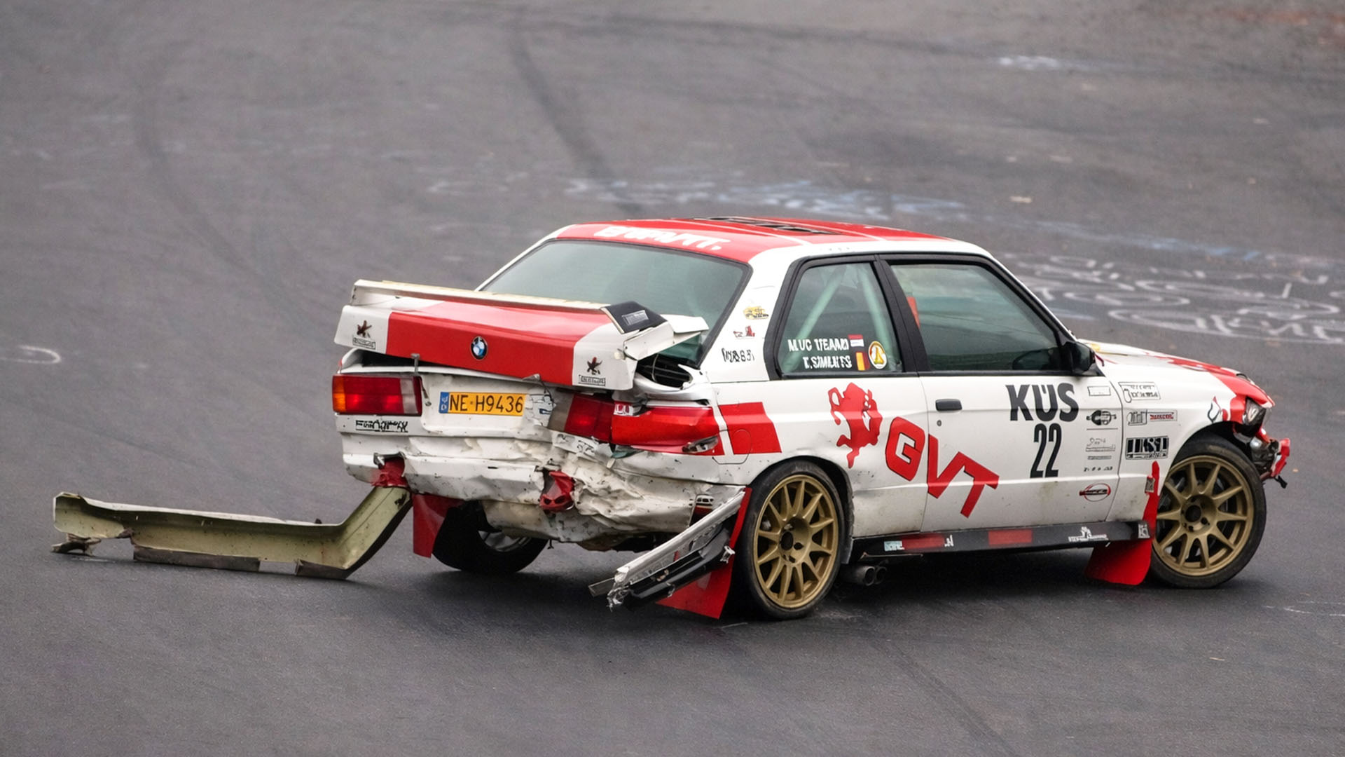 Wet Nordschleife leaves damaged car crawling