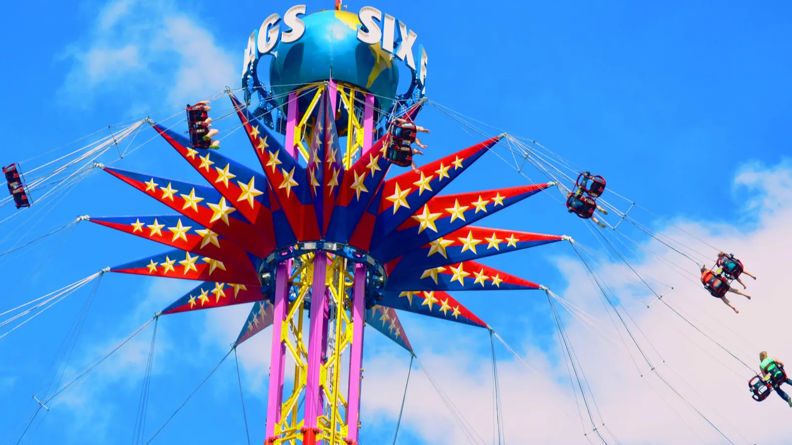 Guests caught off guard by accessory policy at Six Flags parks