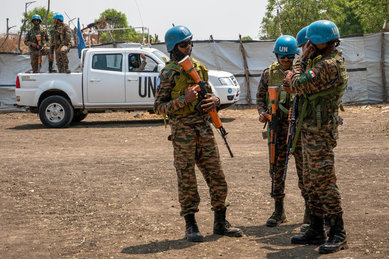 Thousands of civilians in South Sudan flee opposition-held town after ...