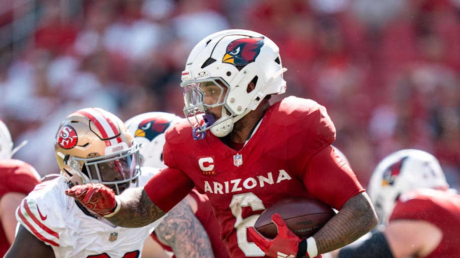 Cardinals maintain core offensive player with restructured contract