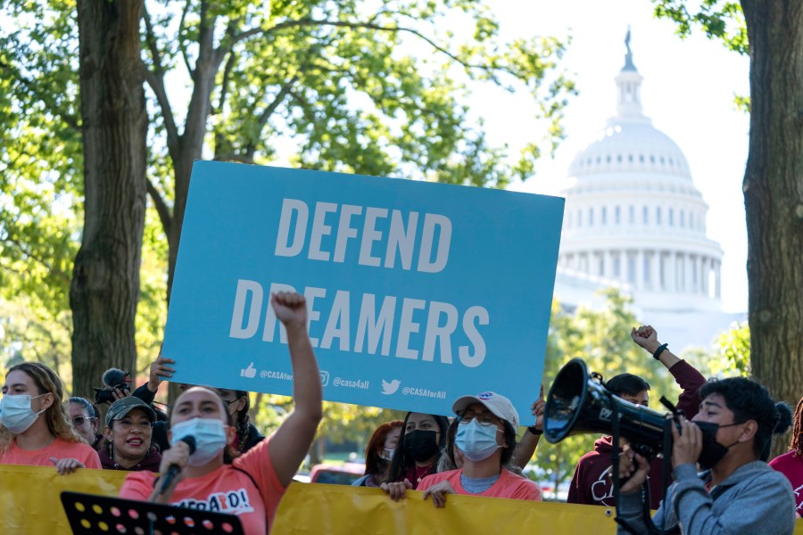 Senators demand release hundreds of DACA recipients from ICE custody