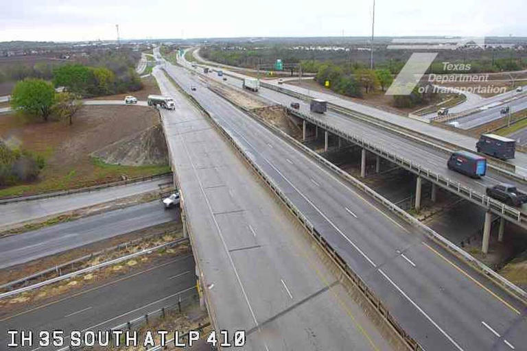 Major crash shuts down all lanes on Loop 410, I-35 ramp in San Antonio