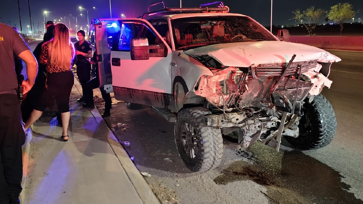 Conductor ebrio ignora semáforo en rojo, provoca brutal choque e ...