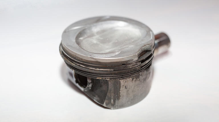 How piston shape impacts engine performance and efficiency