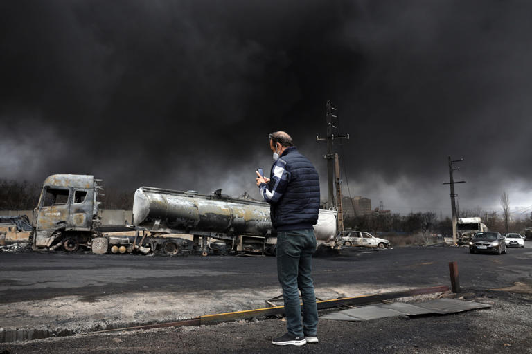 Toxic oil rain in Tehran after airstrikes