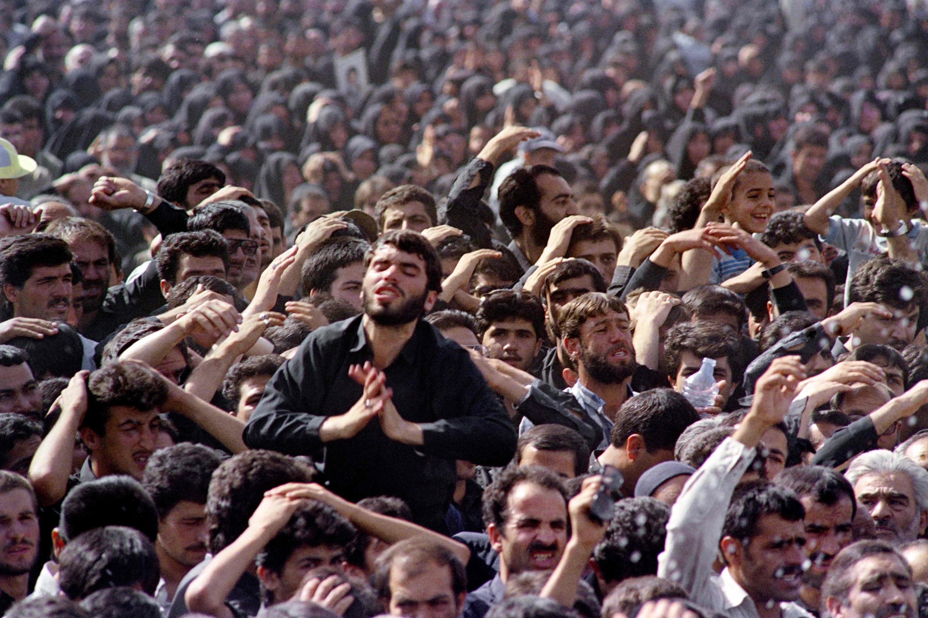 Chiíes y suníes, el trasfondo político de la soledad de Irán