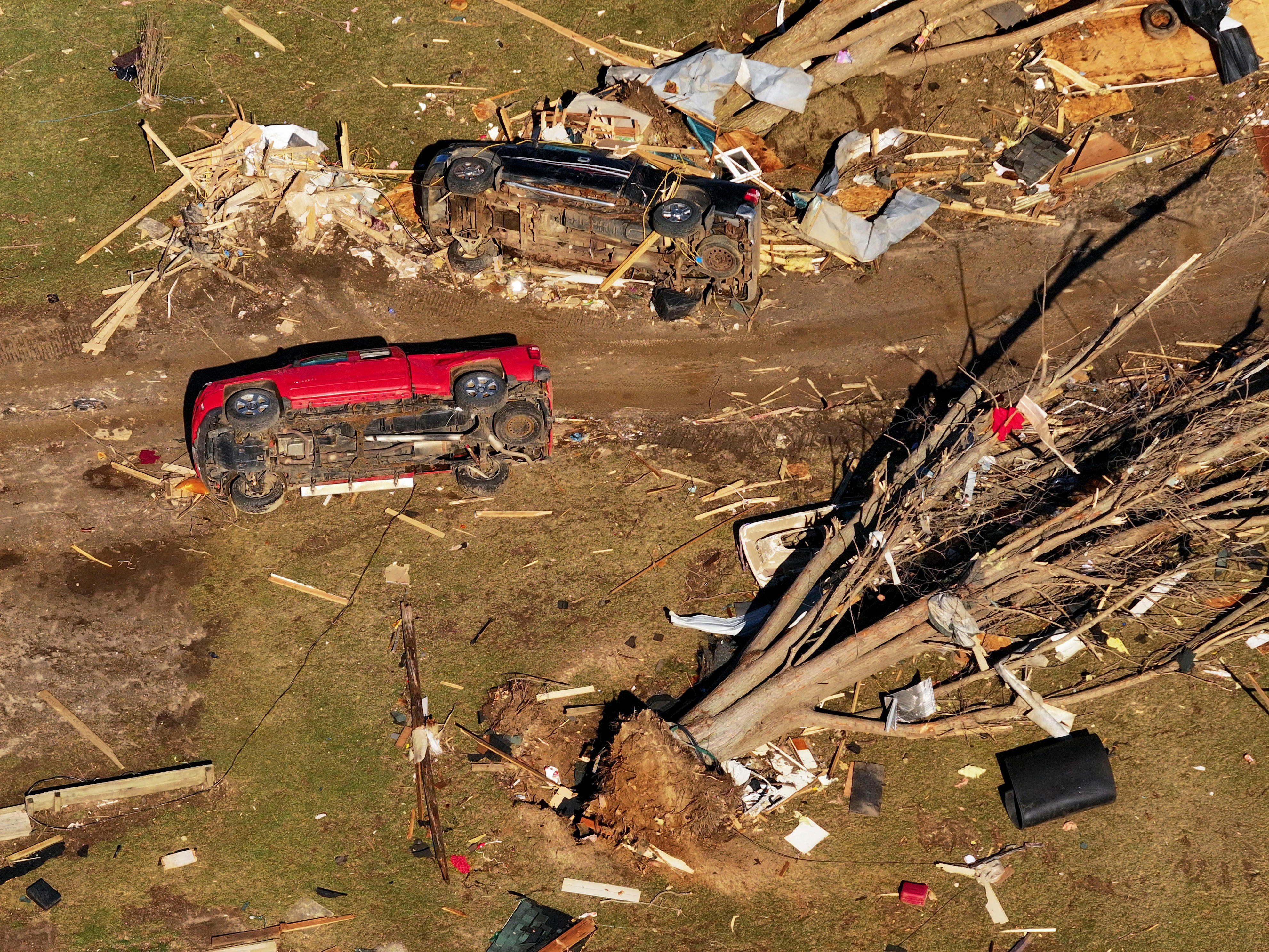 Officials ID 4th victim of Friday's tornadoes in southwest Michigan