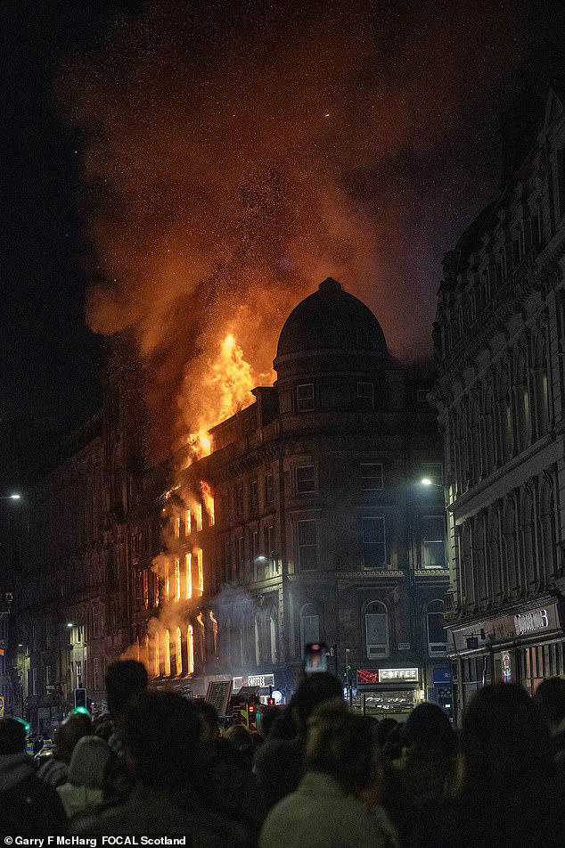 Huge fire yards from Glasgow station causes chaos with all trains ...