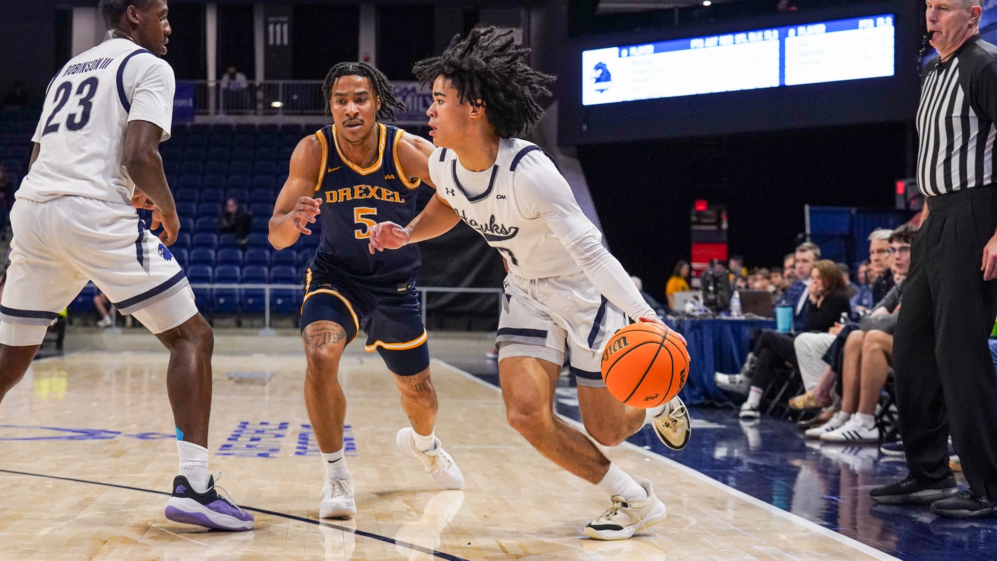 Monmouth keeps March Madness hopes alive, advances to league semifinals