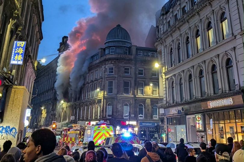 Huge fire closes Union Street in Glasgow city centre as Central Station ...