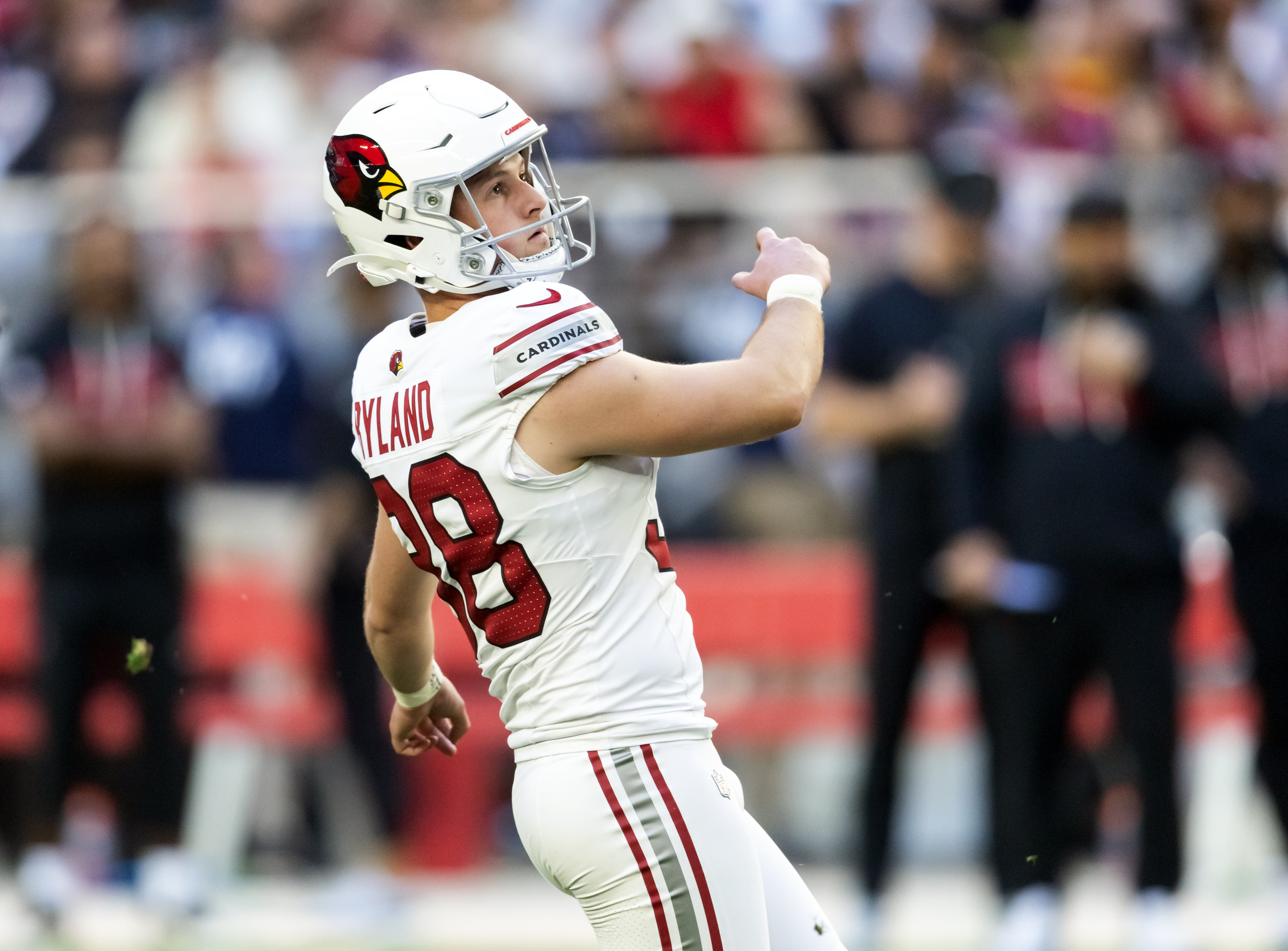 Cardinals to re-sign K Chad Ryland