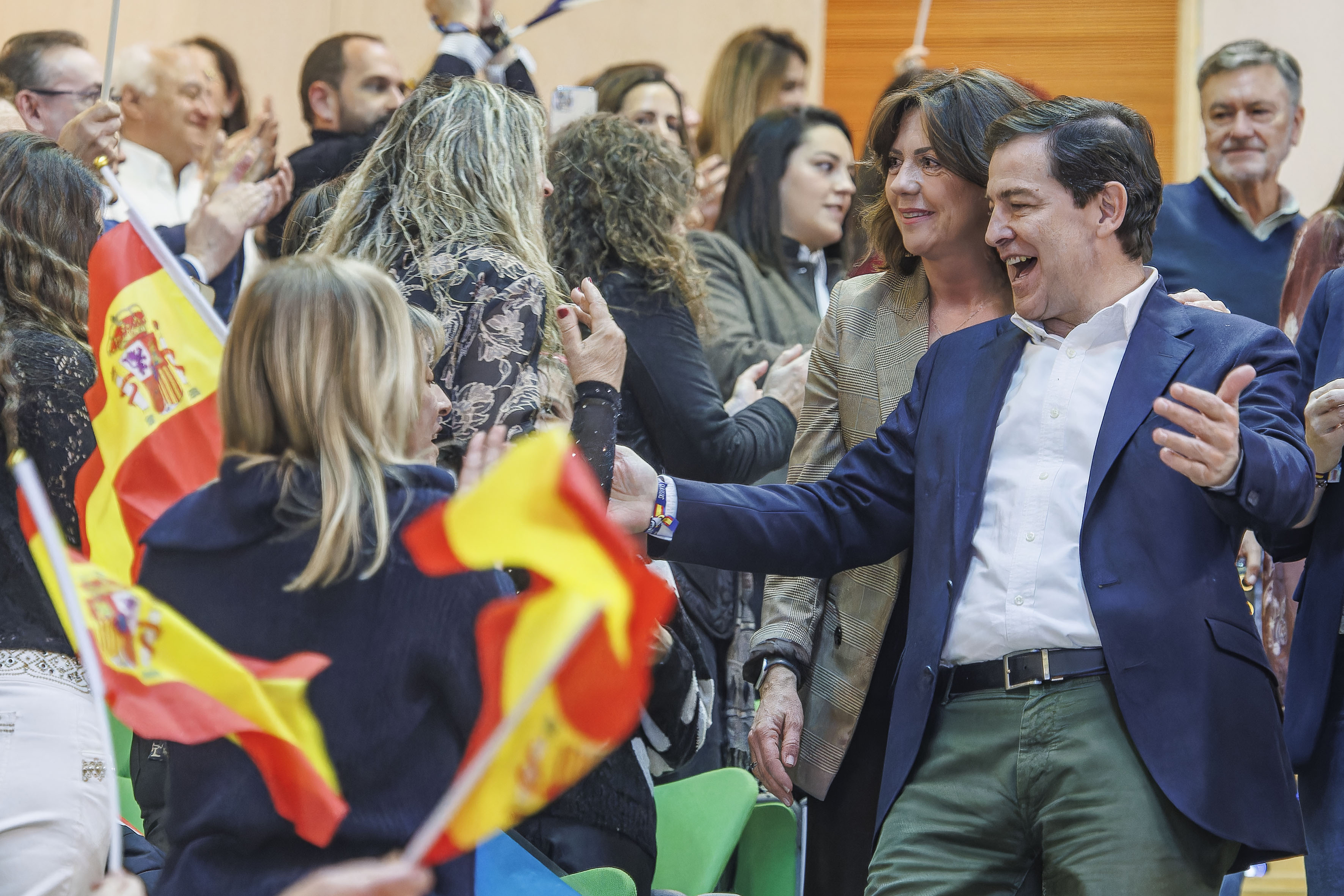El PP crece mientras Vox acaricia ya el 20% y el PSOE se estanca en ...