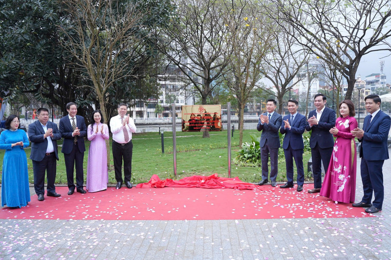 Hồ Đống Đa được gắn biển công trình chào mừng bầu cử Quốc hội