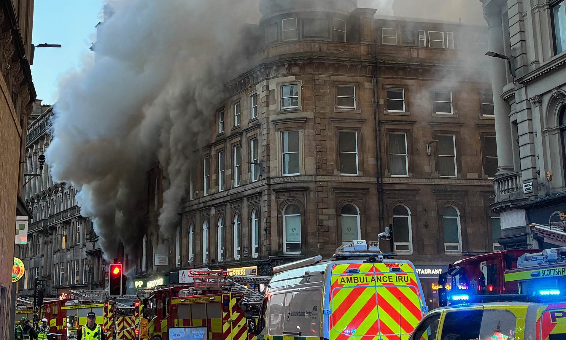 Chaos as fire sees Glasgow Central Station closed and evacuated and ...