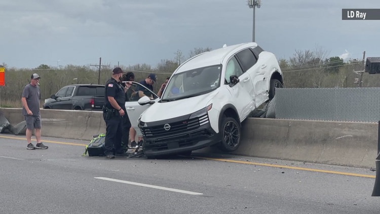 Crash leaves SUV on concrete divider along US 69 in Port Arthur