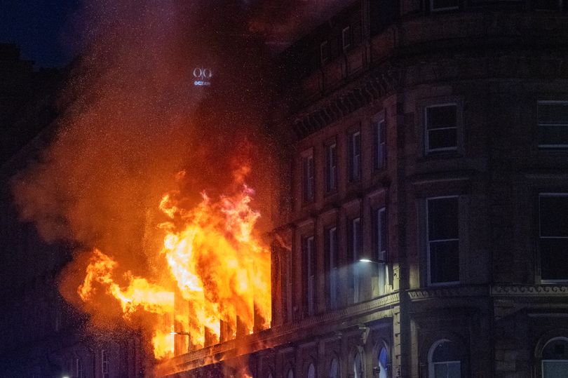 Huge fire closes Union Street in Glasgow city centre as Central Station ...