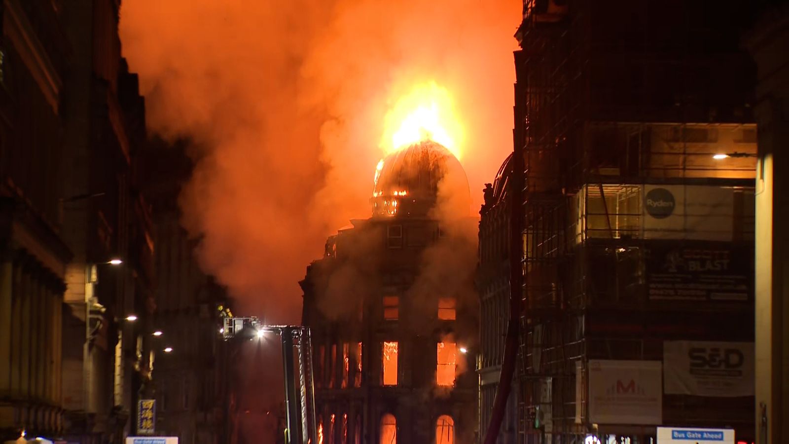Huge fire breaks out in Glasgow
