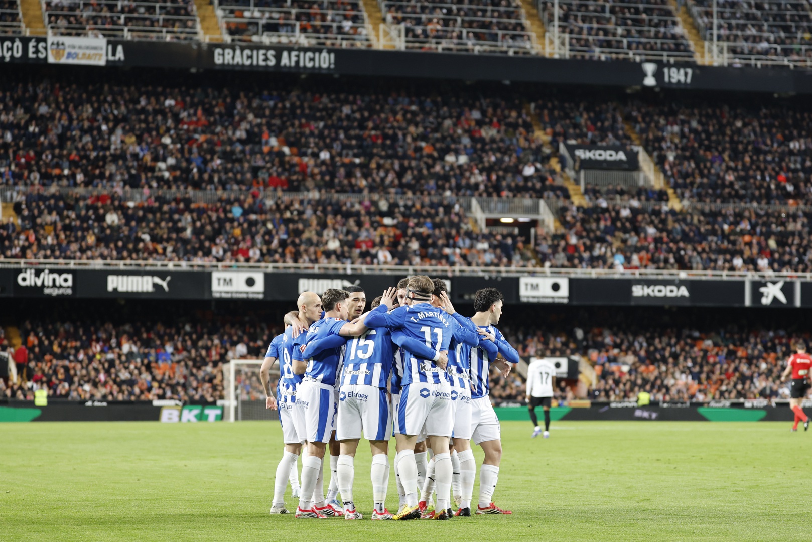 3-2. El Valencia frustra el debut de Quique con una remontada agónica y ...