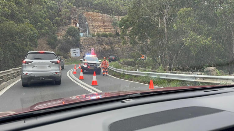 Eastbound lanes at Victoria Pass were shut on Thursday after damage was detected. (Supplied: Blackheath and District Chamber of Commerce)