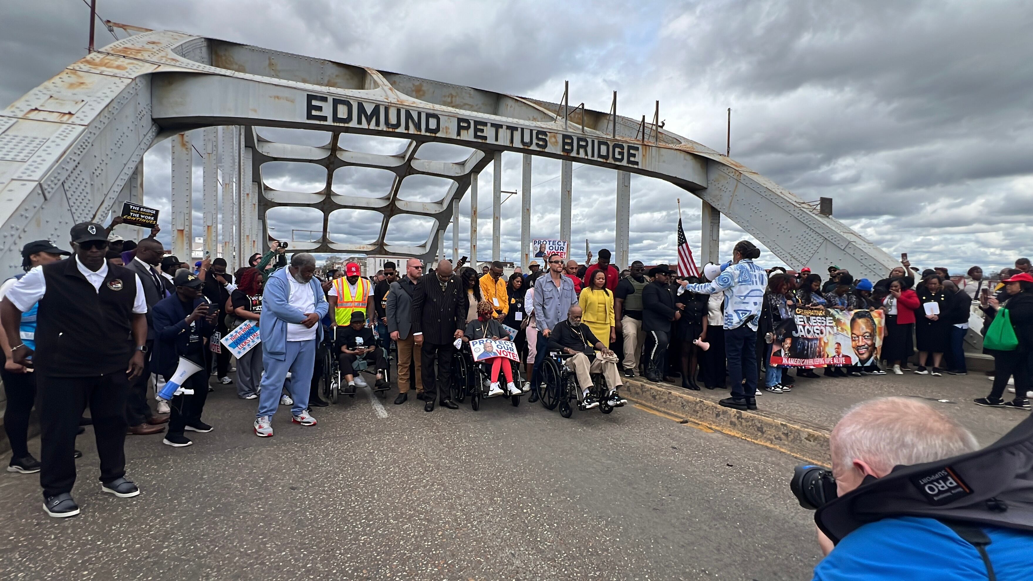 Hundreds cross Selma’s Edmund Pettus Bridge for Jubilee, but weekend ...