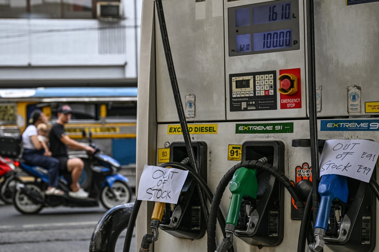Oil moves lower as Trump says war could end soon