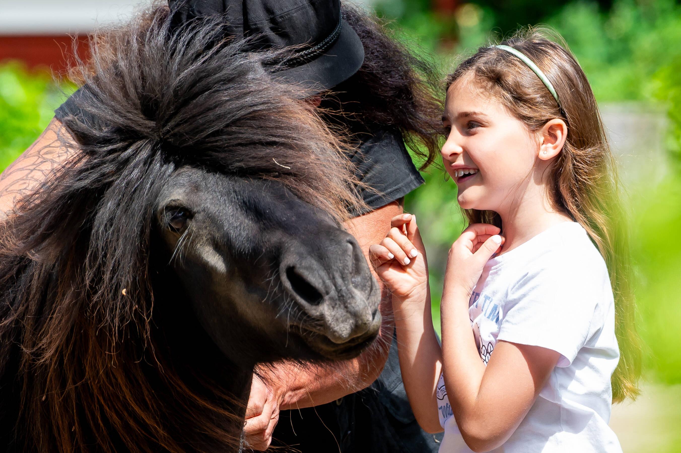 Adrienne de Suède a 8 ans : l’origine de son prénom, sa passion héritée ...