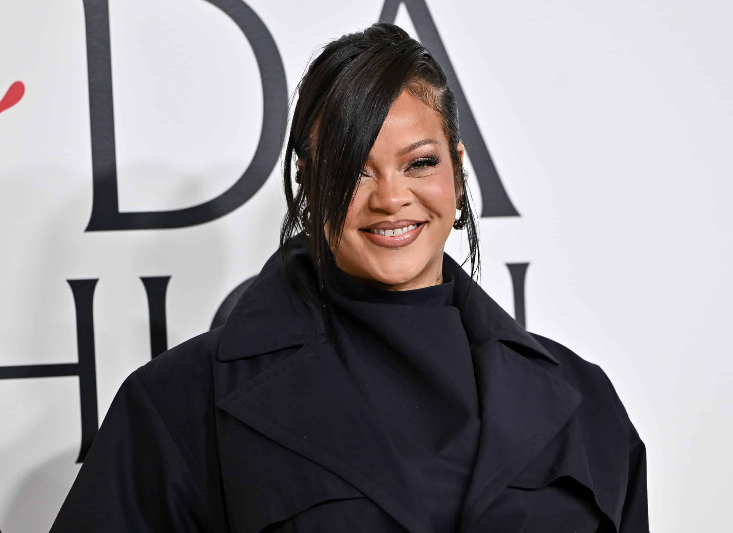 Woman arrested after shooting at singer Rihanna's mansion in US