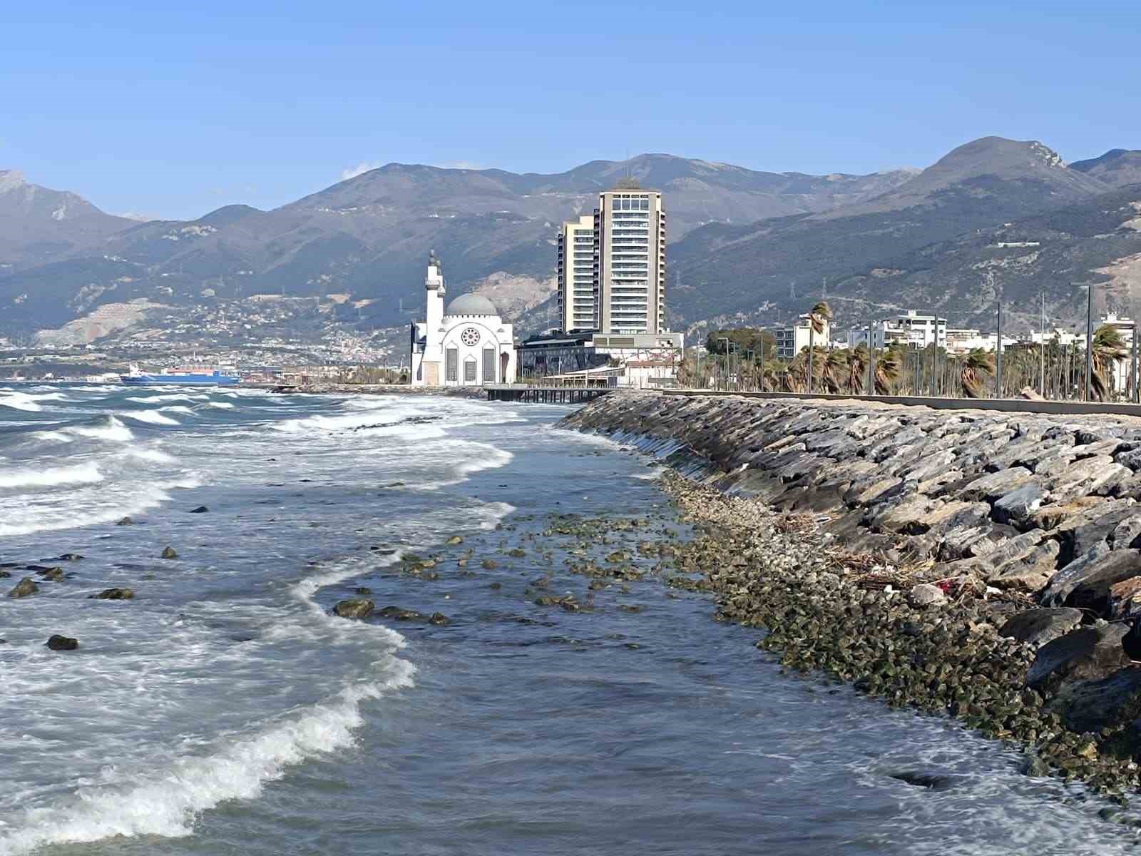 İskenderun Körfezi’nde denizde çekilme yaşandı
