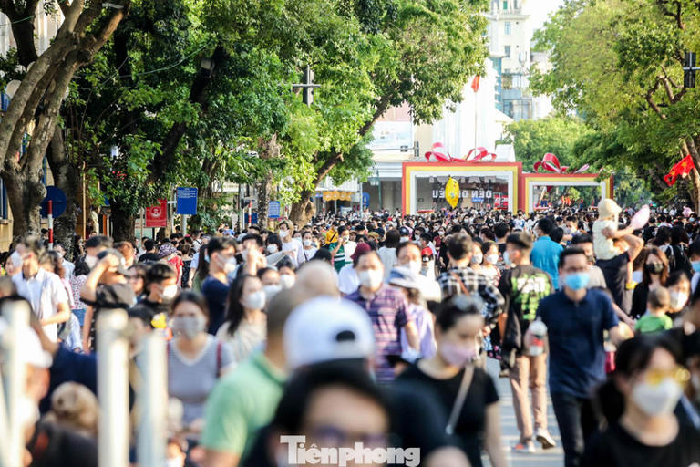 Báo điện tử Tiền Phong Kỳ nghỉ Giỗ Tổ Hùng Vương sẽ kéo dài 3 ngày, dịp 30/4 và 1/5 được nghỉ 4 ngày. (Ảnh Duy Phạm) 1