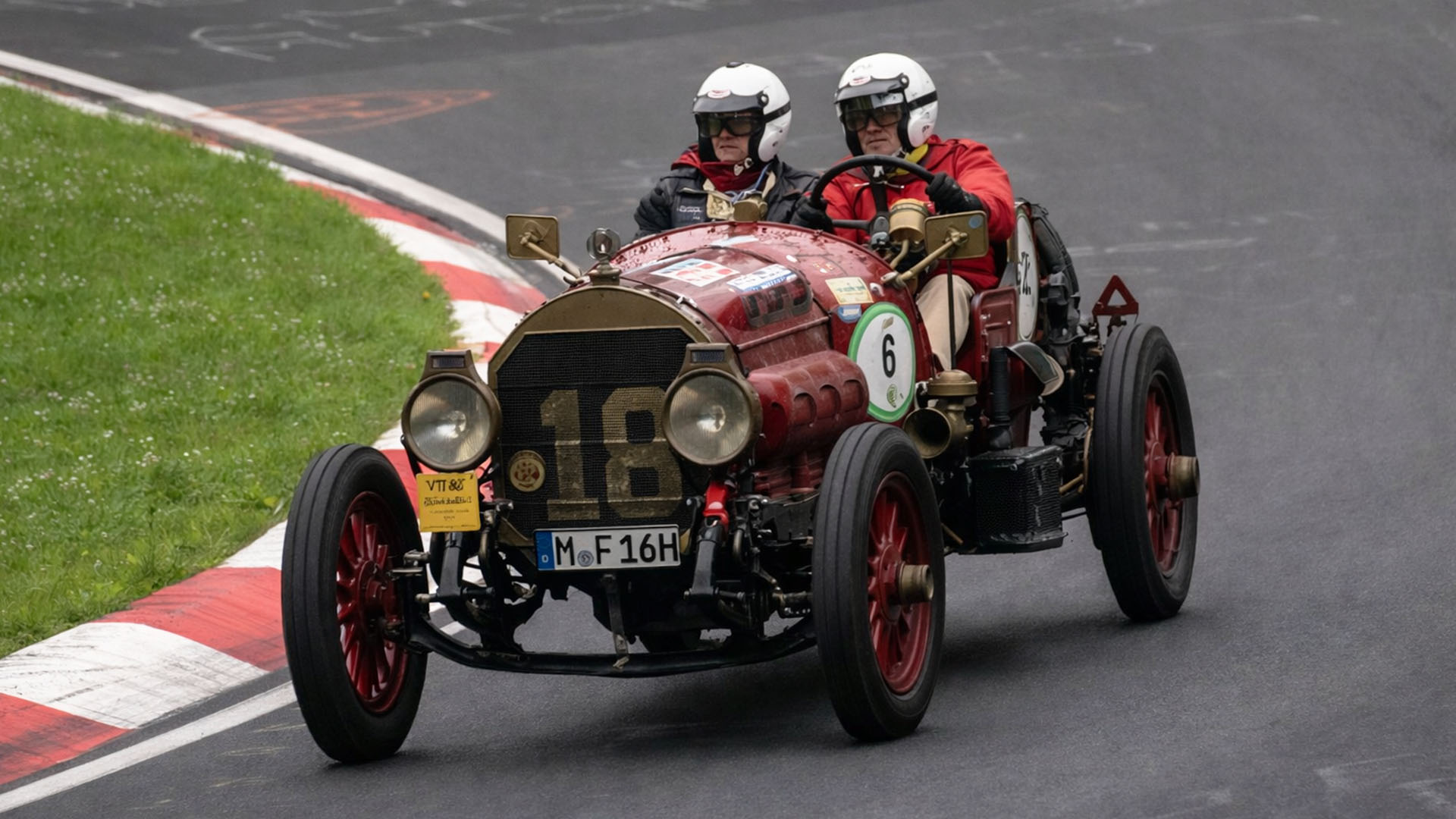Old racing legends drive Nürburgring again