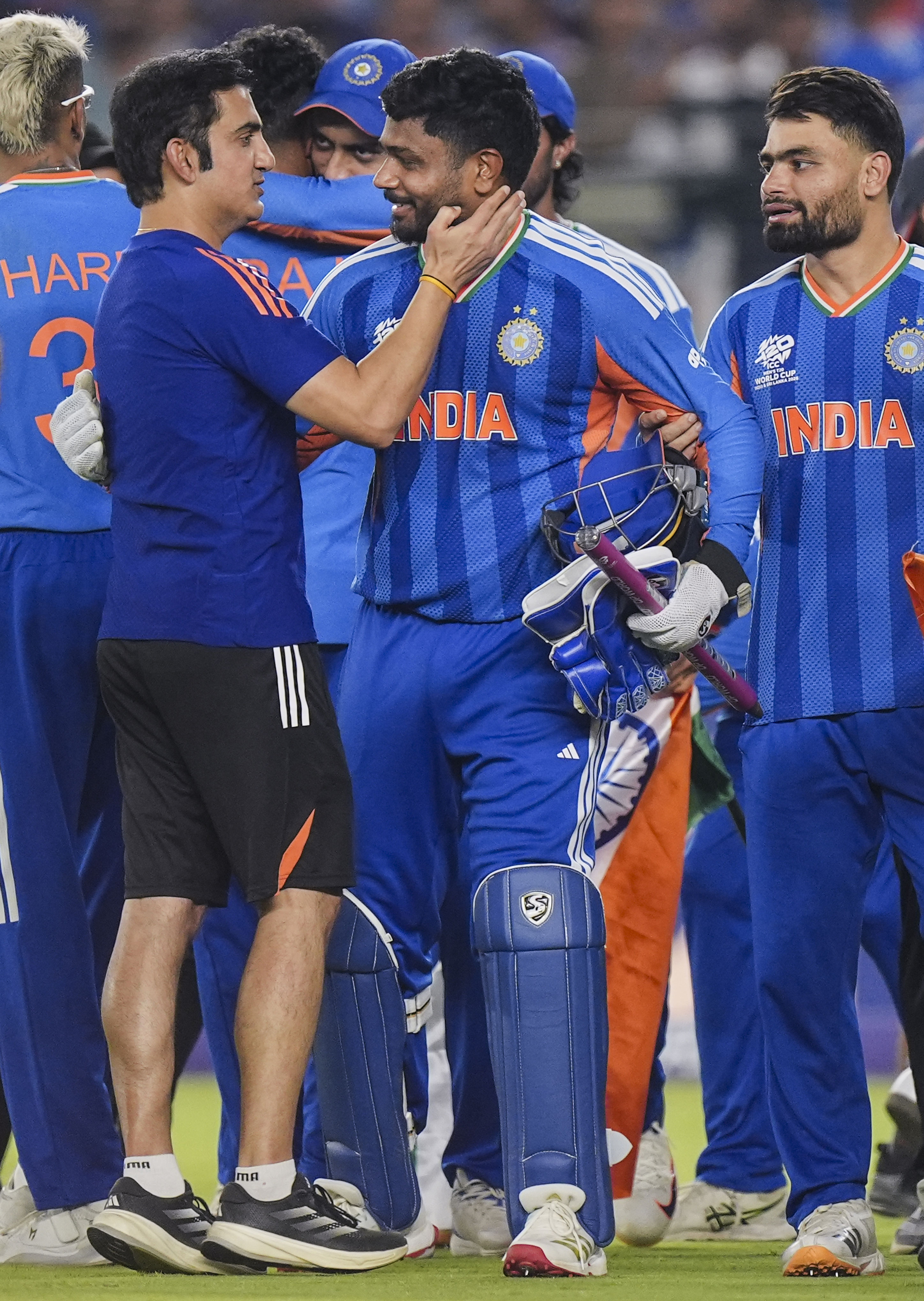 Smile looks good on you: Dhoni tells Gambhir after India's historic T20WC win