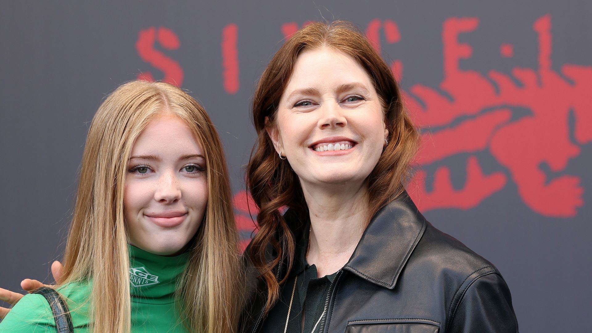 Amy Adams twins with her look-alike daughter at Paris Fashion Week