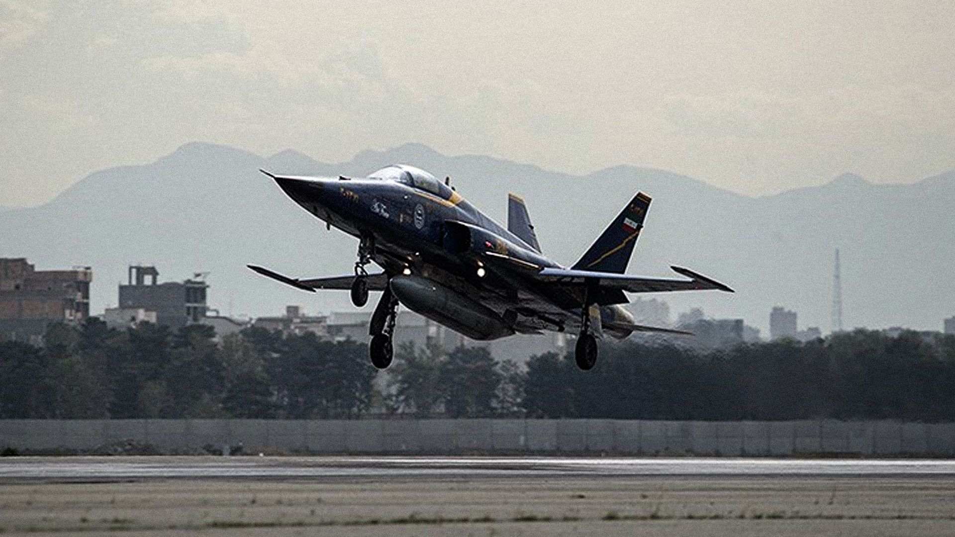 Which aircraft does the Iran Air Force fly?