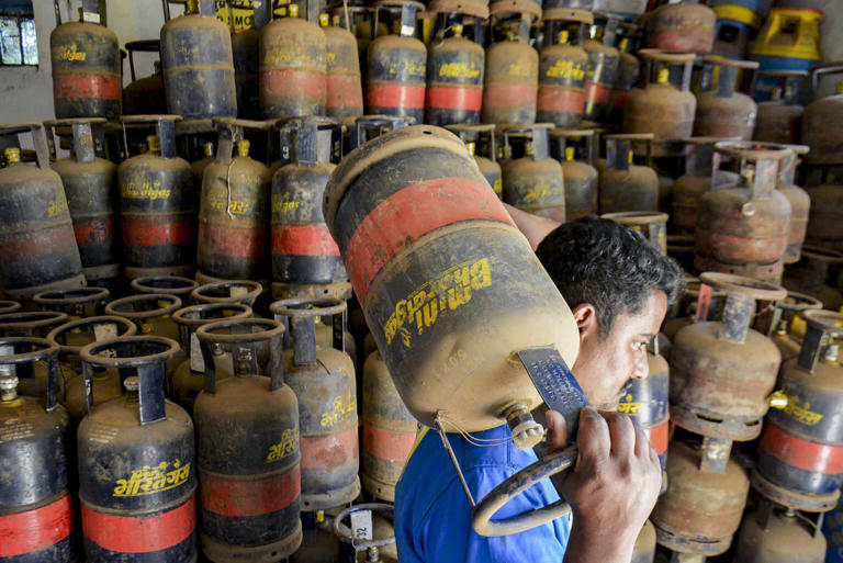 LPG cylinder for Rs 1,500 as Iran war triggers panic buying. Is gas ...
