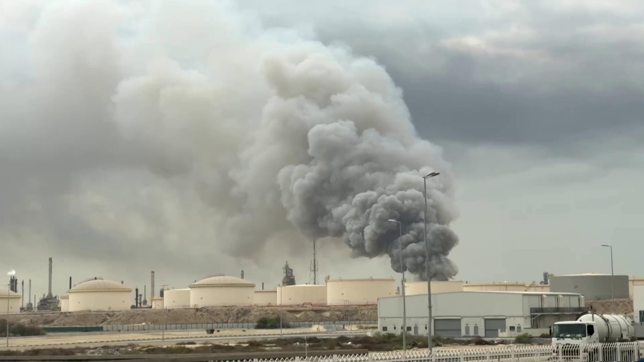 Bombe sul Libano, premier Salam: "Pronti a negoziati di pace con ...