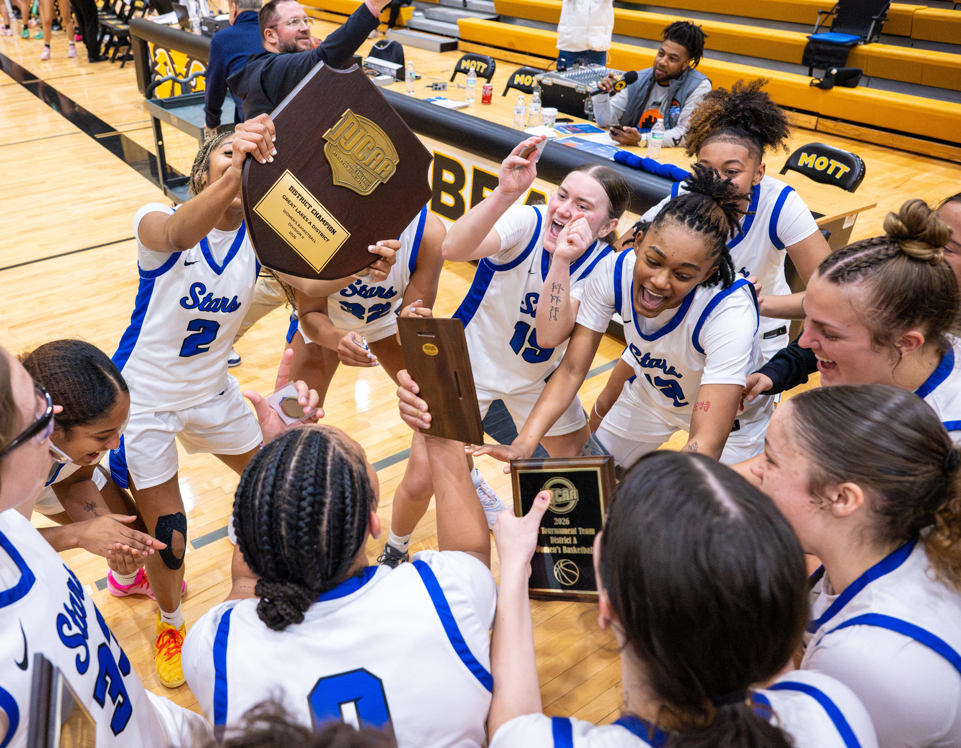 Lansing Community College women's basketball dominates district, breaks ...