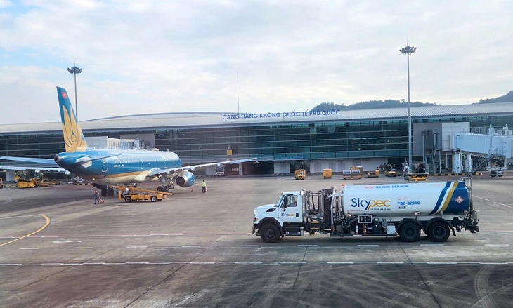 Vì sao Cục Hàng không tiếp tục đề xuất phụ thu nhiên liệu với giá vé máy bay?