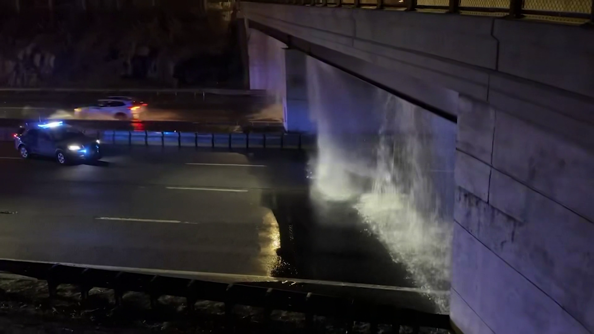 Water gushes down on expressway after water main break