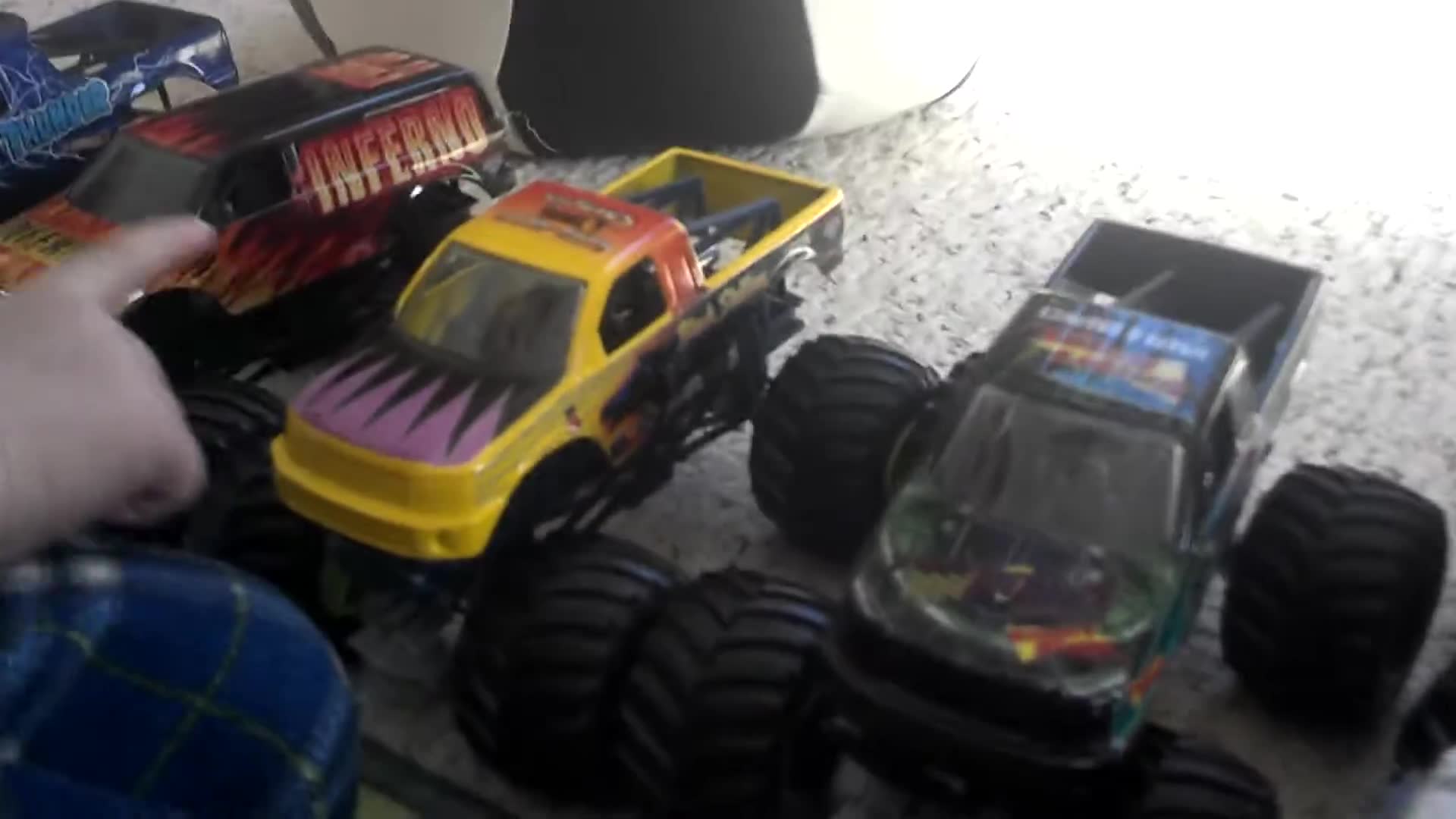 Monster Jam toy truck freestyle competition with insane donuts and ...