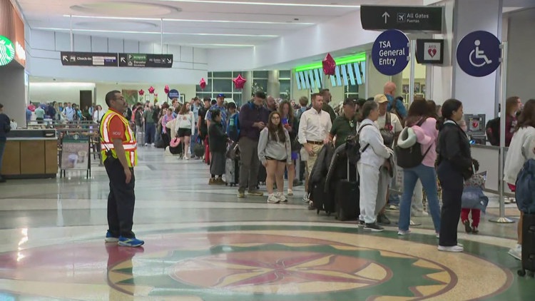 Long TSA wait times continue at Hobby Airport amid partial government ...