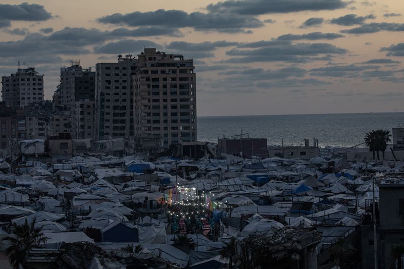 Israeli air and tank strikes kills six Palestinians in Gaza, medics say