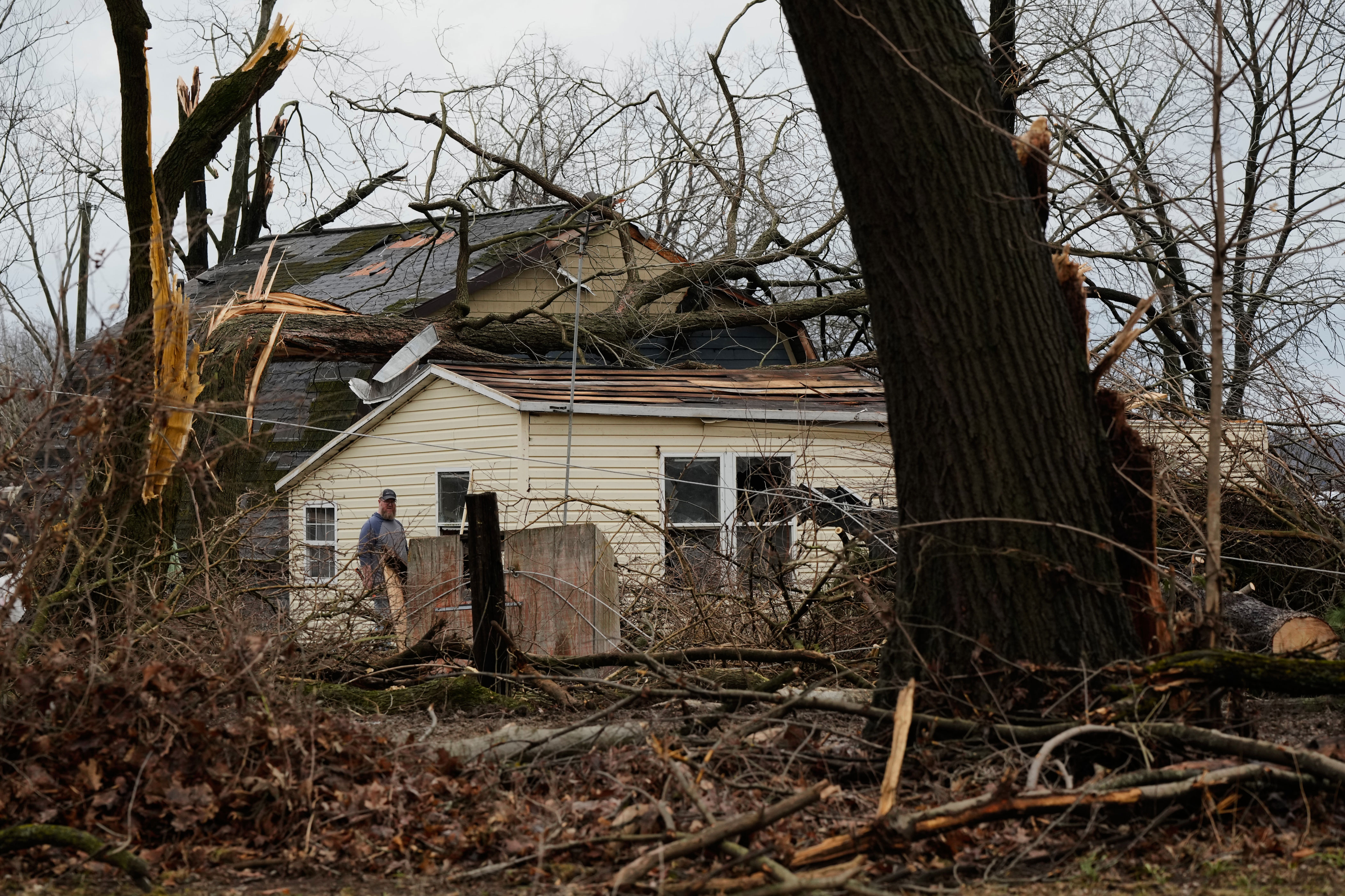 Deadly tornadoes put Trump weather service cuts under scrutiny<br>