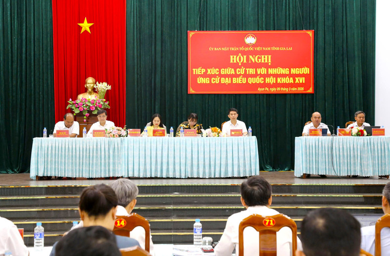 Giá xăng dầu leo thang làm nóng hội nghị tiếp xúc cử tri ở miền núi