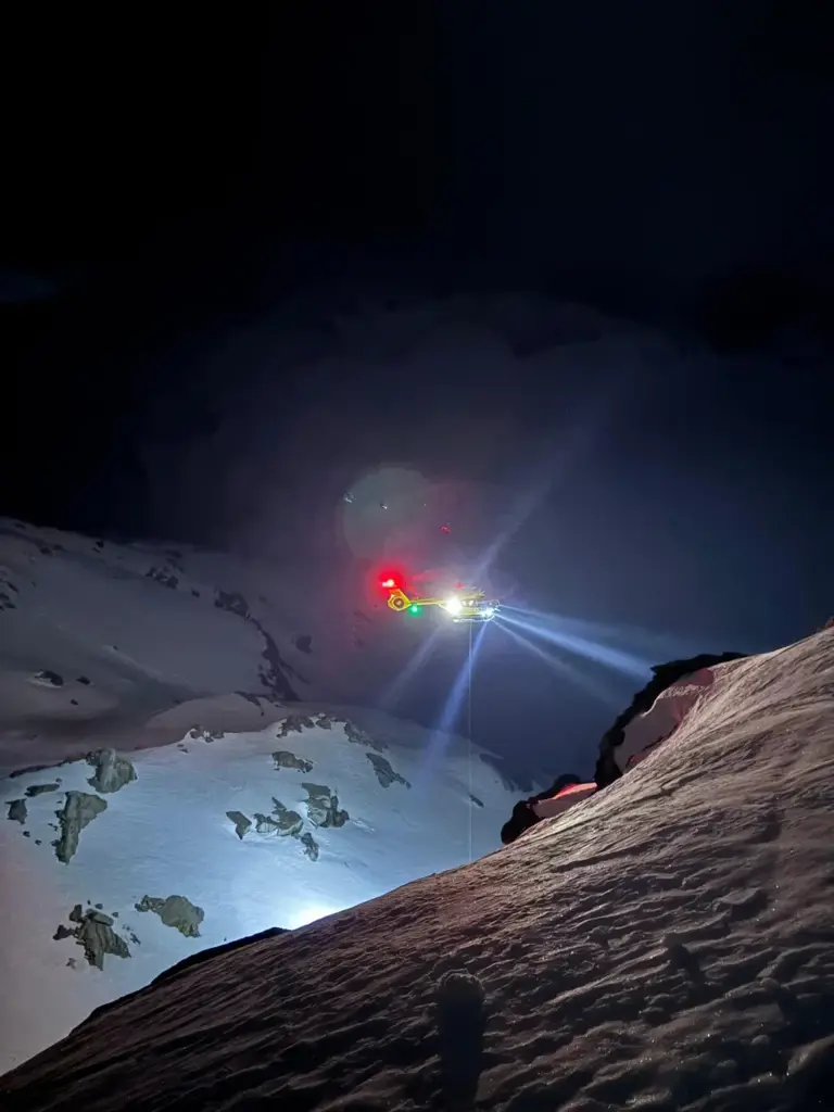 ©ÖBRD Rauris Auch der Rettungshubschrauber musste auf den Sonnblick ausrücken.