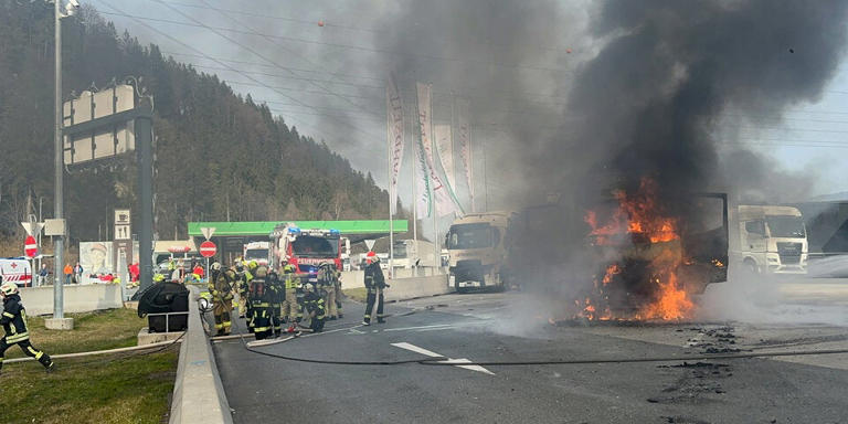 Lkw Brand Autobahnparkplatz Angath Nord