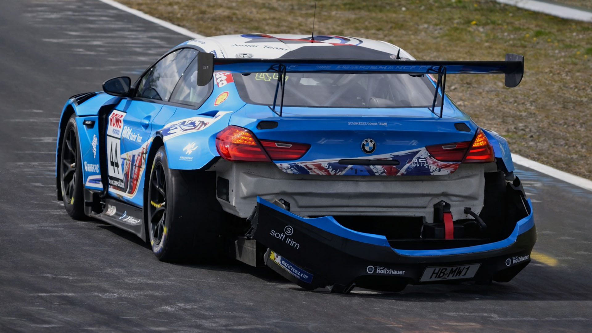 Crash damage yet car keeps moving Nürburgring